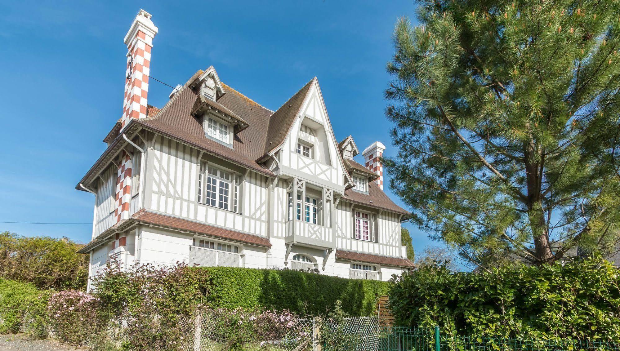 Le Manoir Du Vert Galant Deauville Exterior foto