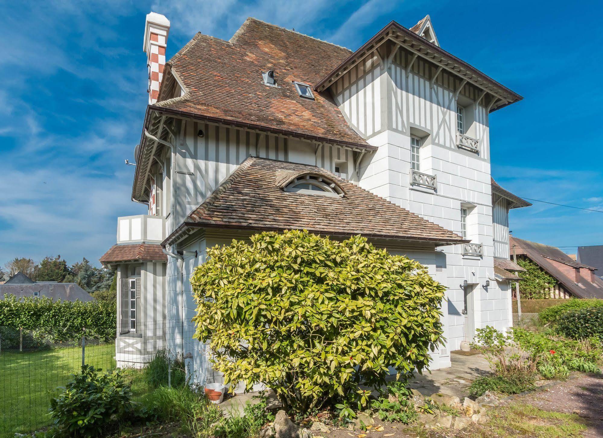 Le Manoir Du Vert Galant Deauville Exterior foto
