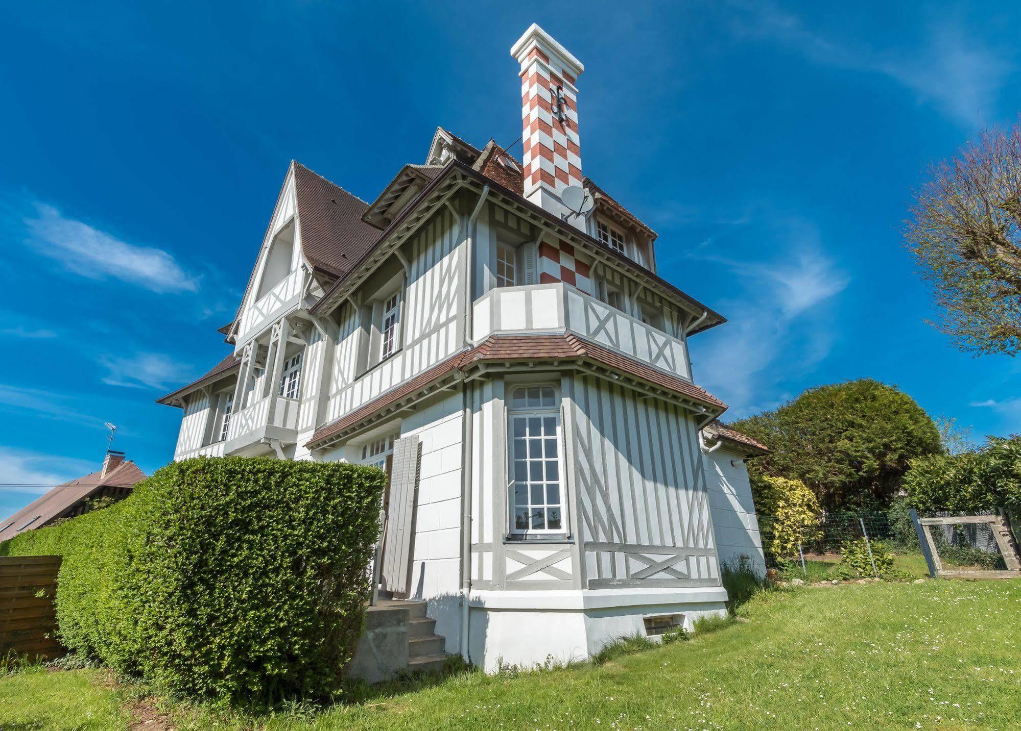 Le Manoir Du Vert Galant Deauville Exterior foto